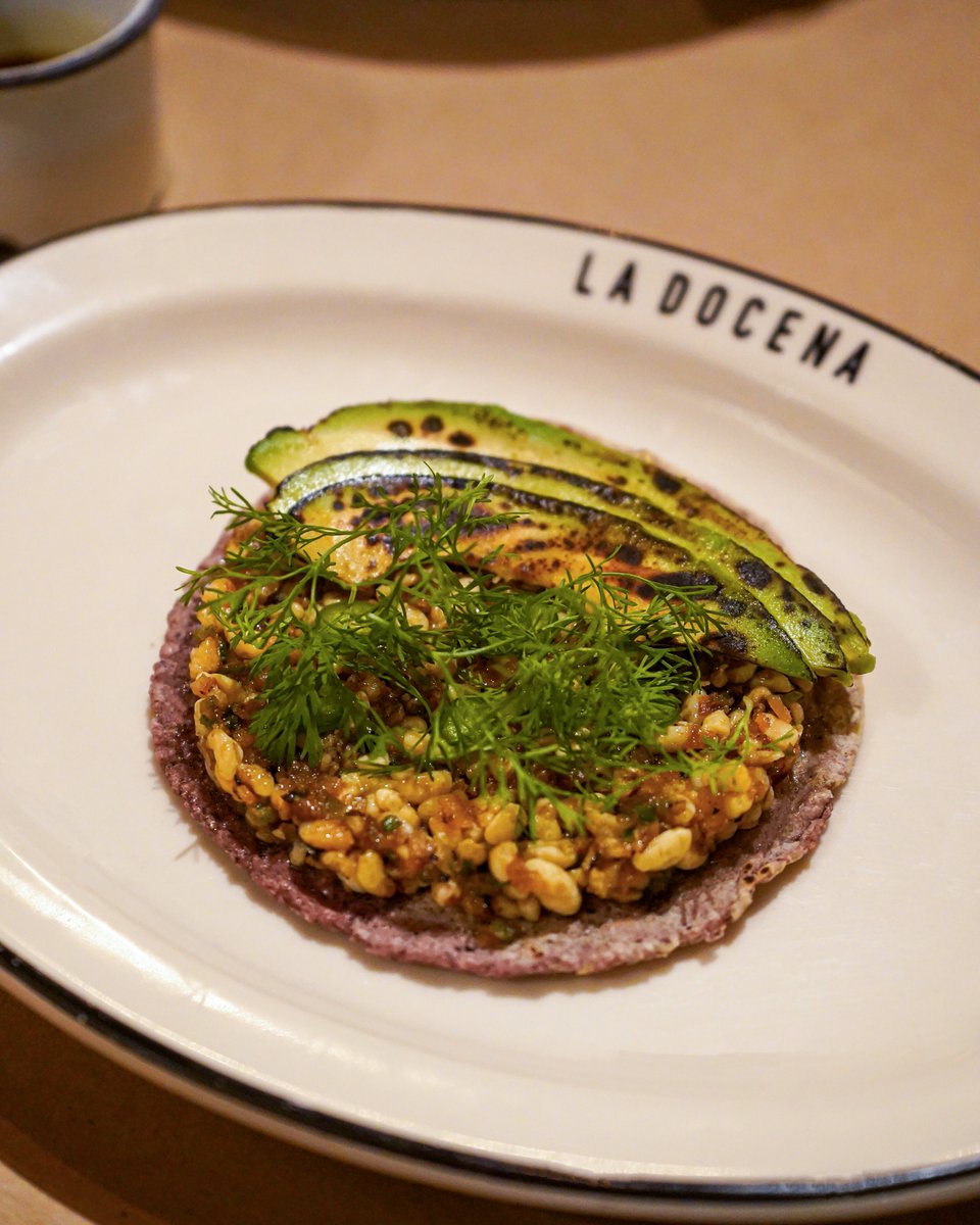 Uno de mis ingredientes favoritos de Mexico son los escamoles. Este taco de escamoles es del restaurante La Docena, en Ciudad de Mexico, del cocinero Tomás Bermúdez.
