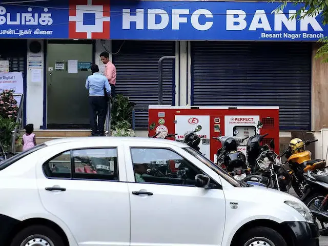 BiIndia's tweet photo. #HDFCBank on Saturday posted a marginal 5 per cent increase in its standalone profit at Rs 16,821 crore in the second quarter ended September 2024.
#HDFCResult
https://t.co/0aQFau6okc https://t.co/H4mDdIt3hw