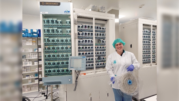 Op de werkvloer bij apothekersassistente instellingszorg Mariëlle: 'Weten dat iedereen op tijd zijn medicatie krijgt, geeft me voldoening' -  internetbode.nl/reimerswaal/l/…