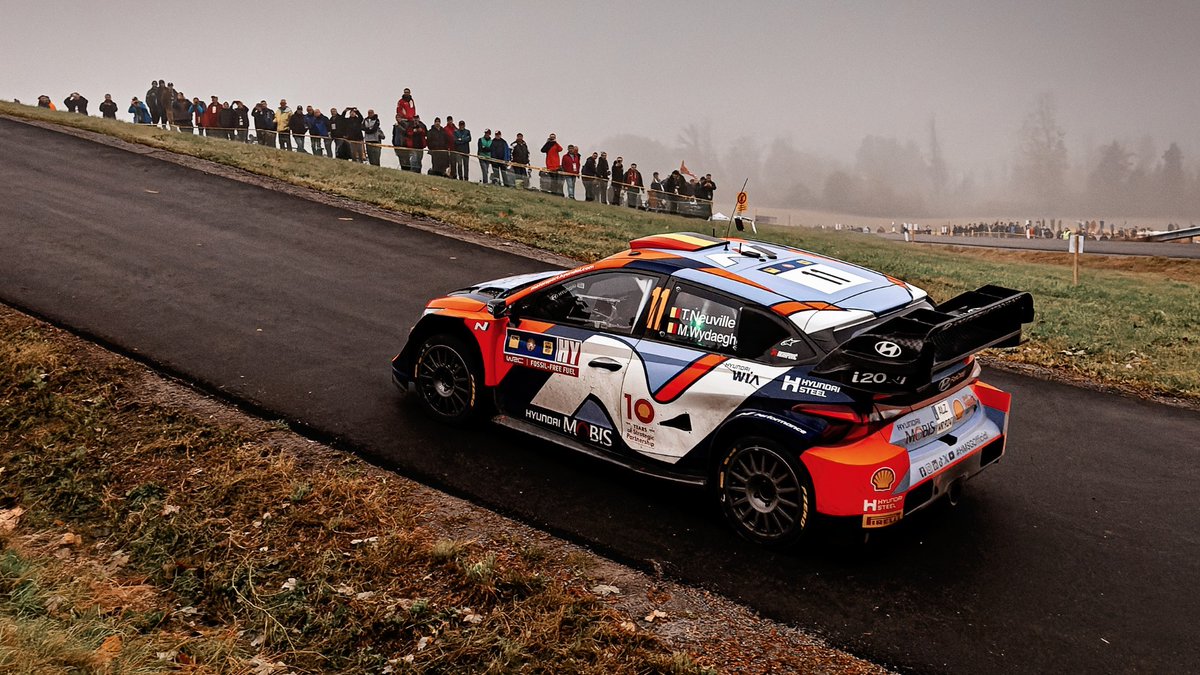Media_Racing's tweet photo. 🇪🇺📰🔜Un error de Neuville que cede el liderato del #CentralEuropeanRallye a Ogier #WRC 

https://t.co/fDkq3LQguC https://t.co/GNJApdXtcB