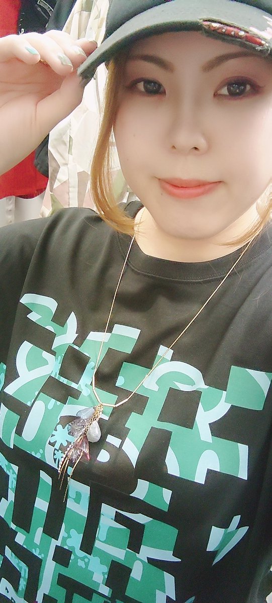 purple_vocalist's tweet photo. ライブ終わりました！
ご来場くださった皆さま、配信観てくださった皆さま、関係者の皆さま、本当にありがとうございました！
しかもライブ中に誕生日のサプライズが😭✨紫のケーキかわいいよぉぉ😭✨

次のライブは未定ですが、また来年どこかでお会いしましょう👋 https://t.co/dQeTywBESR