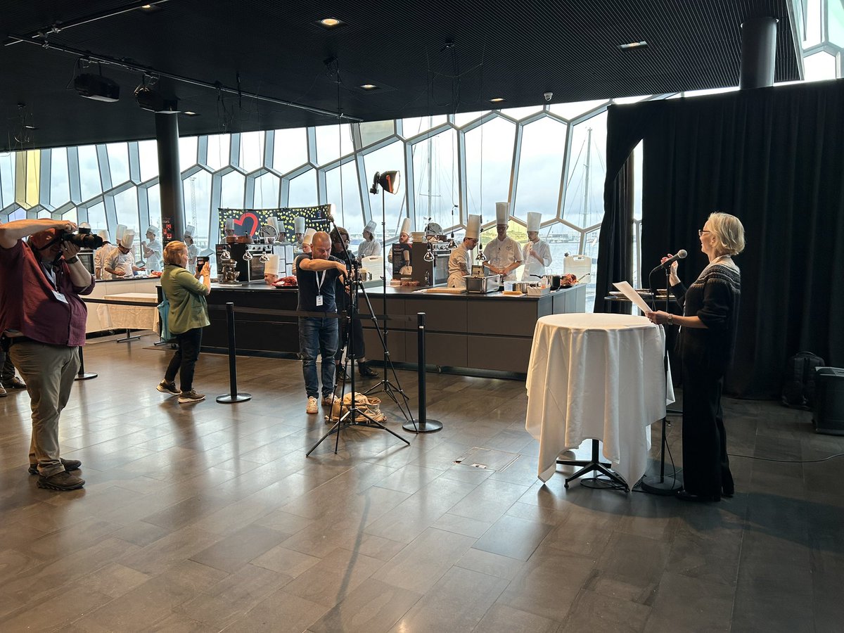 svanes_t's tweet photo. The🇳🇴ambassador @ceciliewil opens the competition Arctic Young chef 2024 under @_Arctic_Circle. 🇳🇴🇮🇸 https://t.co/DJwDA9XYhs