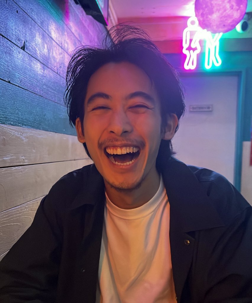 syuto0826's tweet photo. お久しぶりです

約4ヶ月。
心身ともに体調が回復致しました。

この期間様々なお仕事をお断りし、
大変申し訳ありませんでした。

また皆様に会える機会が出来たら嬉しいなと思っております。

これからも応援よろしくお願いいたします。

元気な証拠の写真です。
髭も伸びました。 https://t.co/2BmxfjcIwv