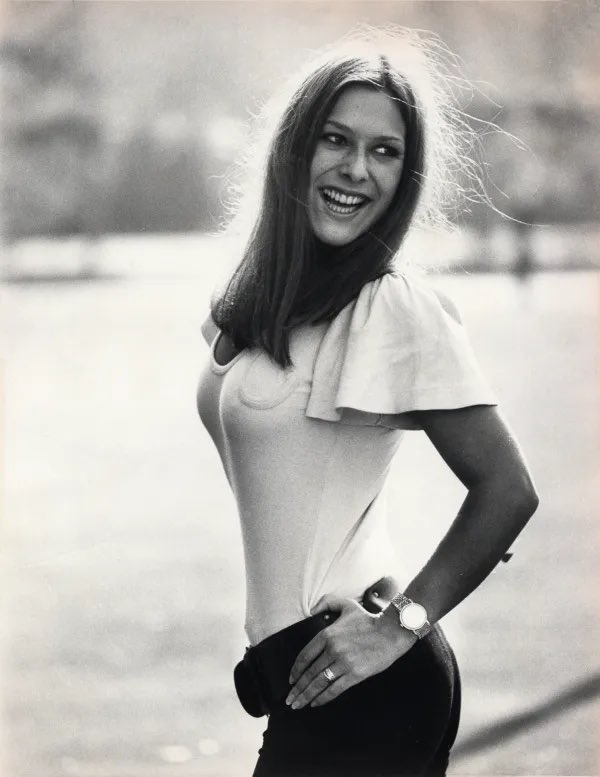 TVNewsCaps100's tweet photo. Remembering Lynda Bellingham who died 10 years ago today.
#tenyearson https://t.co/HozaHOpESp