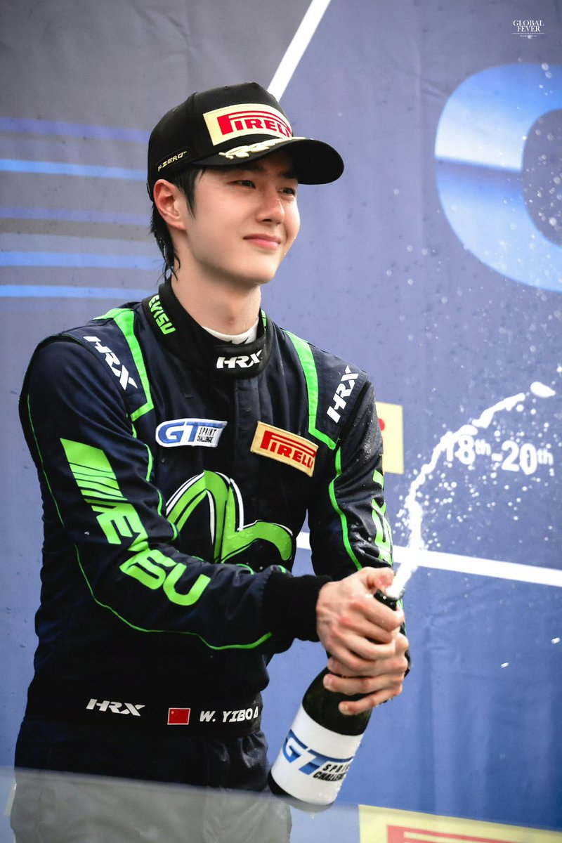 702universe2's tweet photo. ภาพประกอบฟิคในนิยายนักแข่งรถอีกแสนเล่ม 

WANG YIBO AT THE 1ST GT RACE
#YIBO85GTDebut https://t.co/GgvyfLPb5Z