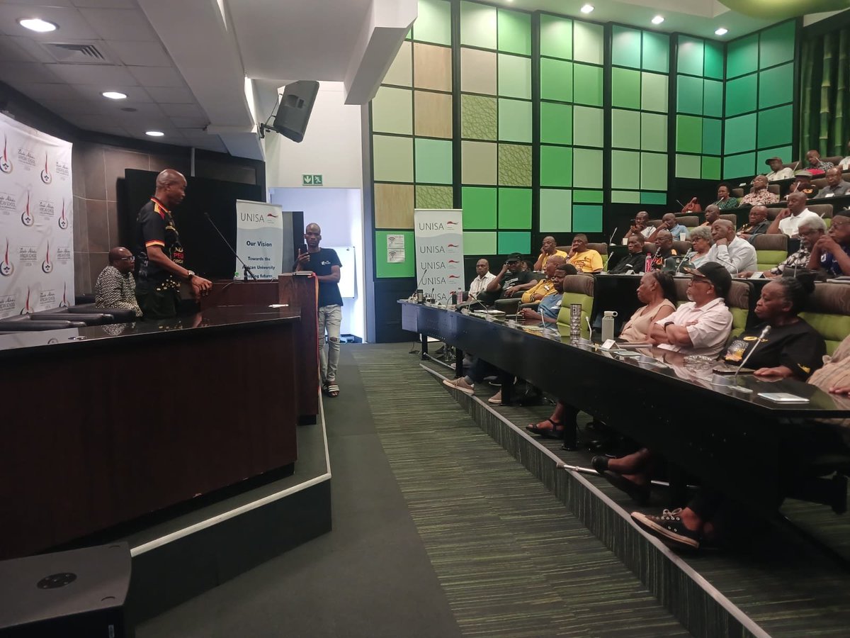 AZAPO_News's tweet photo. The BC Stalwarts are listening attentively to the message of the President. You can hear the pin drop!
#AZAPO
#BC_Stalwarts
@SABCNews https://t.co/j9mcyGgKNO