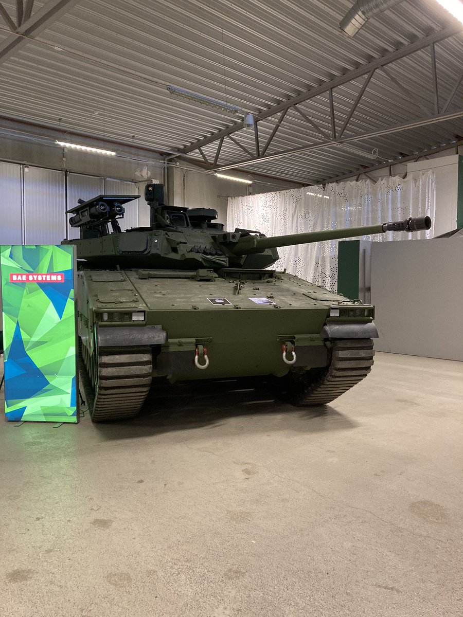 BAESHagglunds's tweet photo. I helgen gör vi ett gästspel på pansarmuséet #arsenalen med vår CV9035 MkIIIC. Edvard Kleberg kör fullsatta företagspresentationer, endast ståplatser kvar. https://t.co/V9PyjowVuO