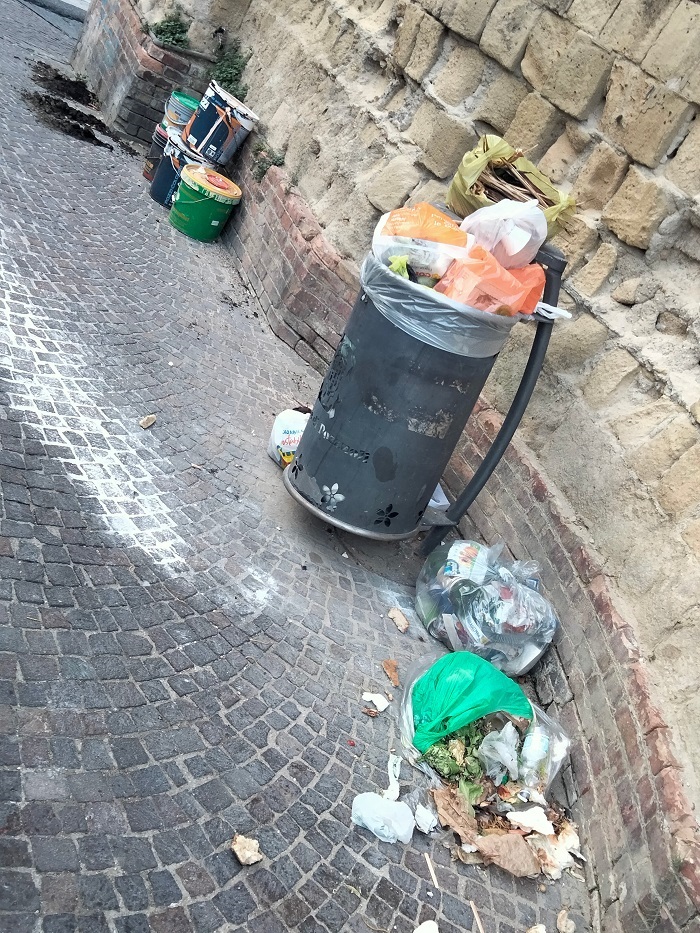 “Cestini stradali usati tutti i giorni come discariche: mettiamo fine a questa inciviltà!” pozzuoli21.it/cestini-strada… via <a href="/Pozzuoli/">Joe Irwin</a> 21