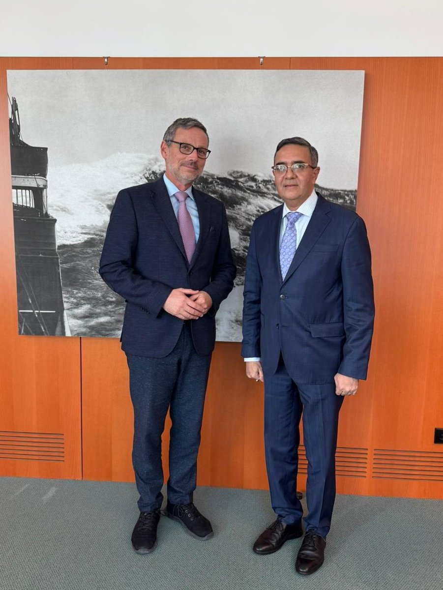 eoiberlin's tweet photo. Amb-designate @AjitVGupte called on Mr. Jens Plötner, Foreign & Security Policy Advisor to Chancellor Scholz, to discuss development of bilateral ties and forthcoming 7th IGC.

Both expressed satisfaction with current status of relations and confidence in deepening & broadening the multifaceted 🇮🇳 + 🇩🇪Strategic Partnership in future.

@narendramodi @bundeskanzler @DrSJaishankar @PMOIndia @VikramMisri @MEAIndia @GermanyDiplo @IndianDiplomacy