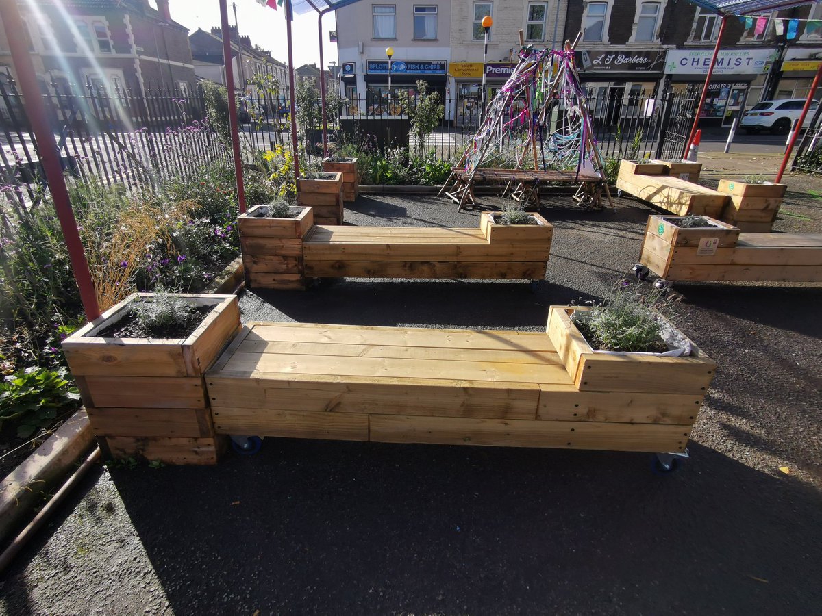 Community Payback Cardiff  workshop team designed, produced and installed all items for the Oasis Centre Splott Cardiff transforming the car park area into a usable outdoor space. Community Payback was widely acknowledged during the opening ceremony by residents and diginitories.