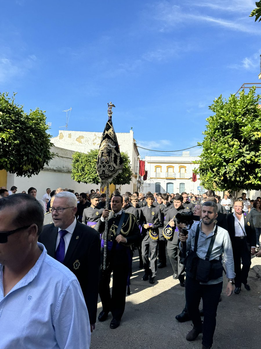 hdadjesusalgaba's tweet photo. El pasacalles de @SagradaColumna , llega a la querida hermandad @SoledadLaAlgaba
#suenacolumnayazotes
#JesusLaAlgaba #Madruga #MisionJesusLaAlgaba
#JesusdelosAbrazosInfinito
#DamadeAzul
#MujerVestidadeSol https://t.co/ugxAqfmkmd