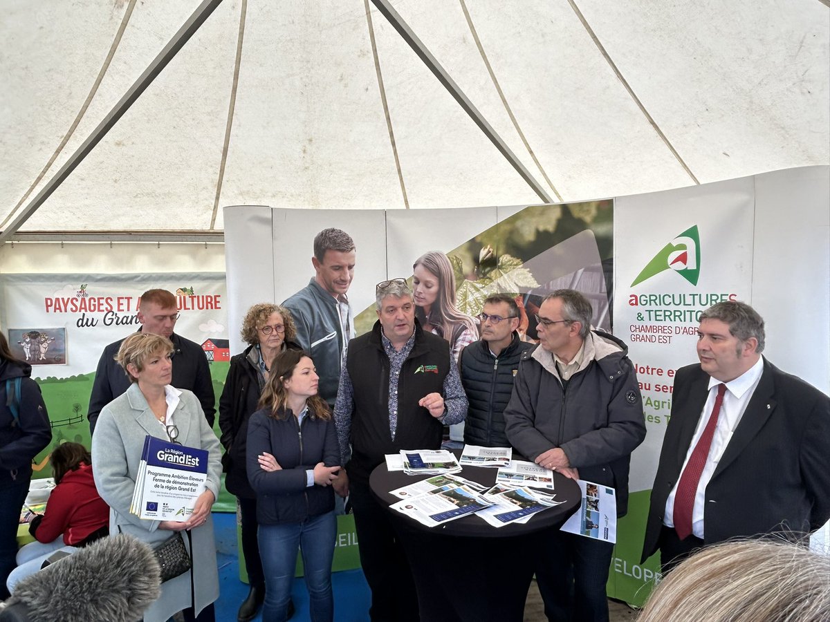 MajoriteGE's tweet photo. Nos élus venus en nombre à la foire de Poussay. 
➡️ Valorisation du programme Ambitions Éleveurs sur le stand de la Chambre d’agriculture des Vosges.
➡️ Remise de plaques. https://t.co/EwZCctqhlh