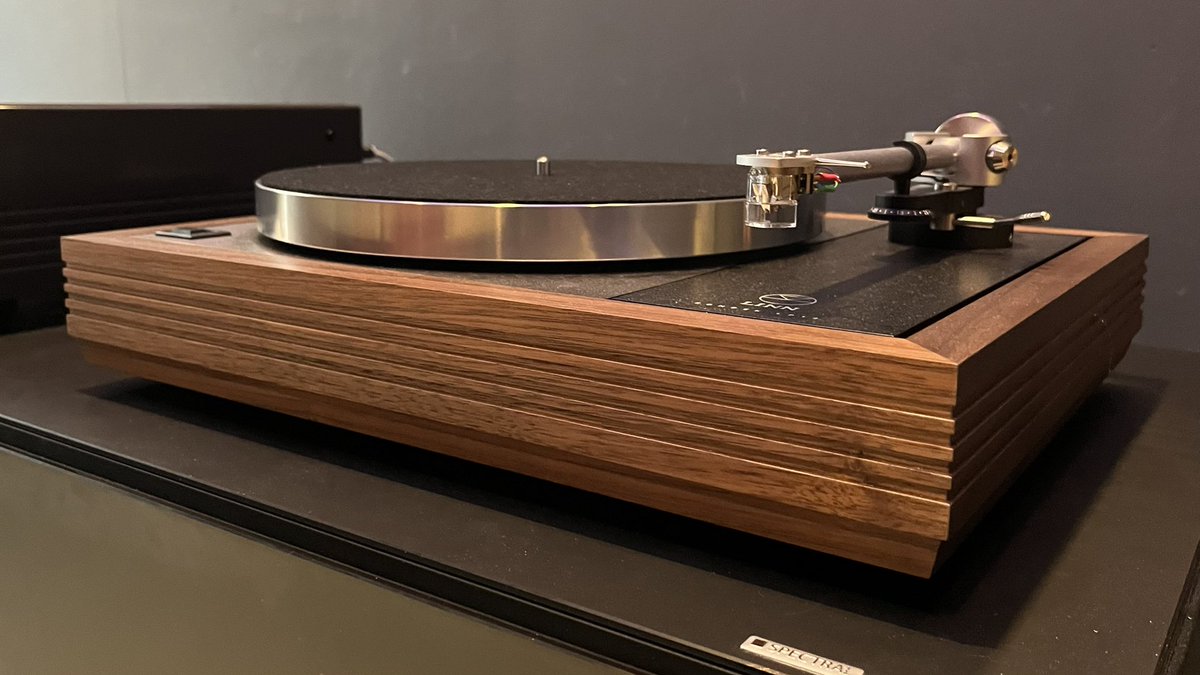 LoudClearHiFi's tweet photo. It’s National Album Day today - what LP would you like to listen to on this fabulous Linn / Accuphase system? https://t.co/fT5DdYGGUW