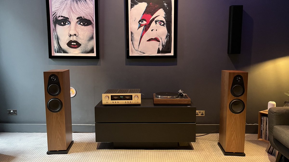 LoudClearHiFi's tweet photo. It’s National Album Day today - what LP would you like to listen to on this fabulous Linn / Accuphase system? https://t.co/fT5DdYGGUW