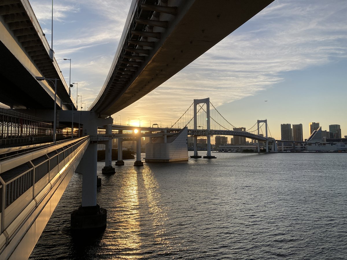 mk_background's tweet image. 初めてレインボーブリッジ遊歩道歩いたのがちょうど1年前🚶(写真はその時の)
明日銀座のギャラリー行くついでにまた遊歩道歩いてこようと思います!いい天気になりますように✨