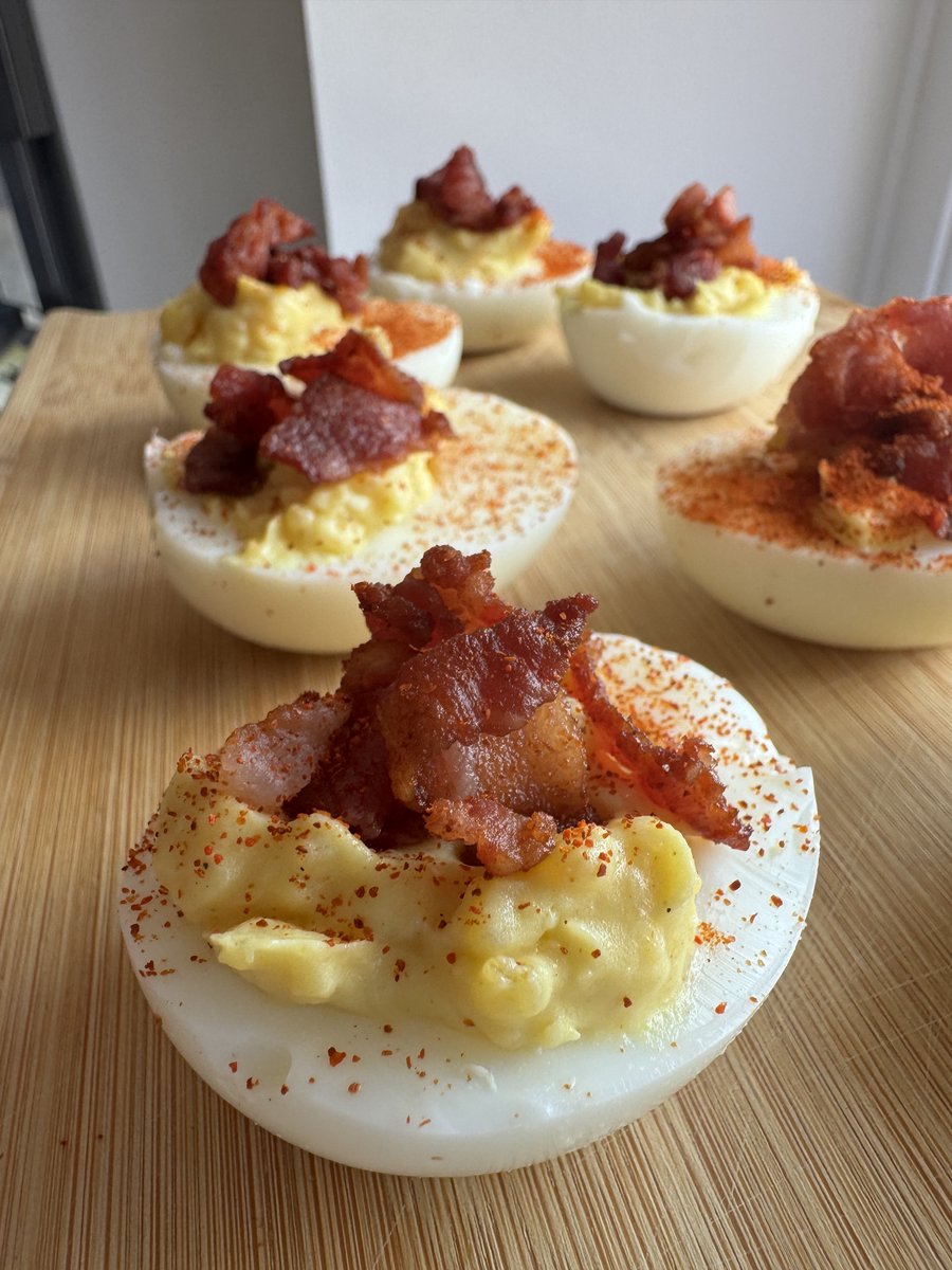 Mr_H_YouTube's tweet photo. Today we try these little things called Deviled Eggs. Join us for the video at 5:15pm EST, we will be in the live chat.
Link in the comments
#mrhandfriends #cookingwithh #deviledegss #dressedeggs #nationaldeviledeggsday #eggs #appetiser #appetizers https://t.co/88t1NrsgEy