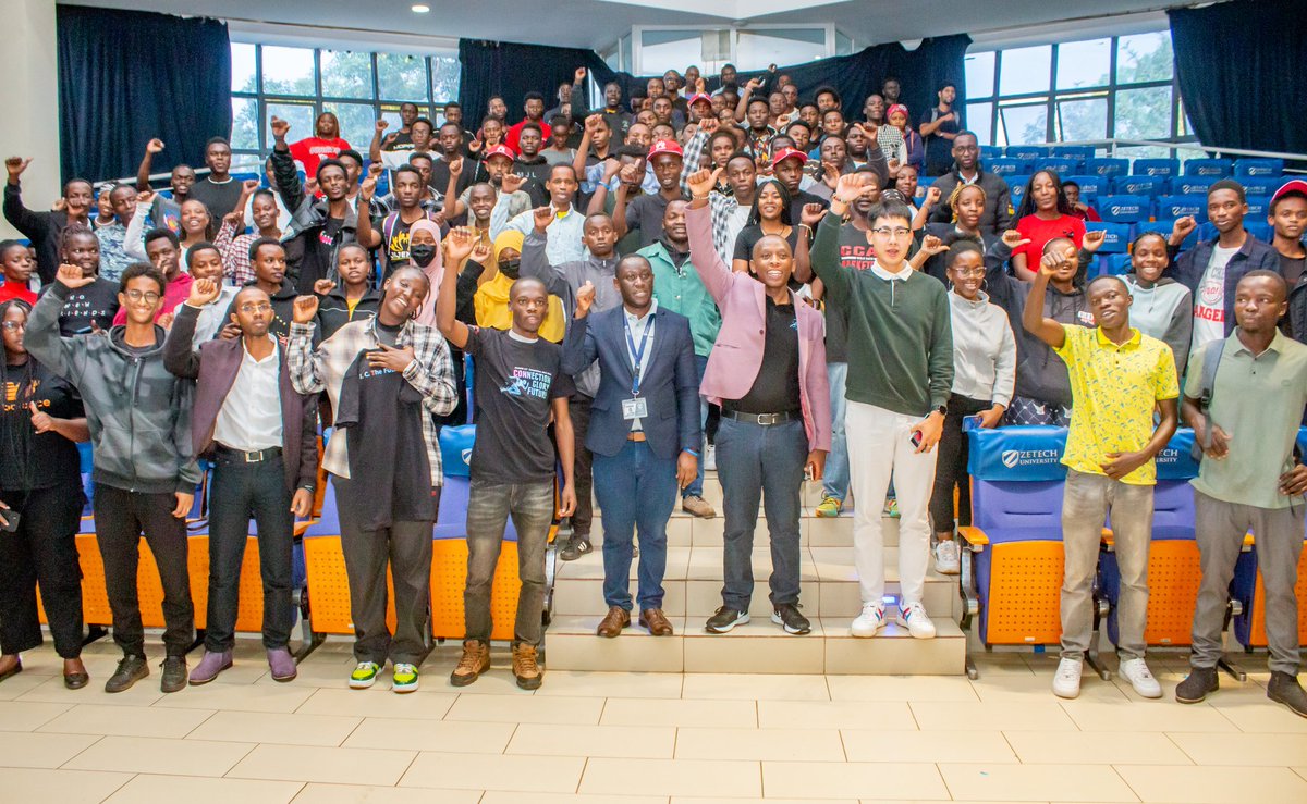 Skkariuki1's tweet photo. With a team from @HuaweiKenya ICT Academy and Zetech University students during the launch of #2024_2025HuaweiICTCompetition . The competition offers a platform for students to develop their skills and tackle real-world challenges.
#InventYourFuture #Izethub #ICThefuture https://t.co/QbFseu2BUa