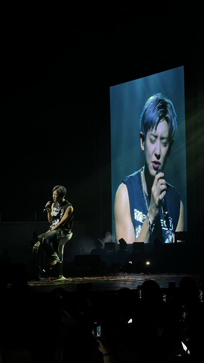 ahgababie's tweet photo. CHANYEOL SINGING TOMORROW https://t.co/L2mwDXzkxg