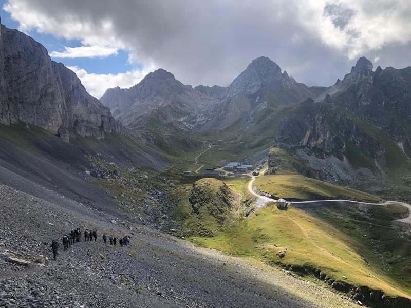 511eRTofficiel's tweet image. Du 02 au 20 septembre, c'était la rentrée pour 16 aspirants montagnards du régiment et ils ont obtenu, en Savoie, le brevet d'alpinisme militaire.
#BrigadeLOG #511eRT  #régimentdebourgogne #passetoujours  #CALT #Bourgogne #armeezne