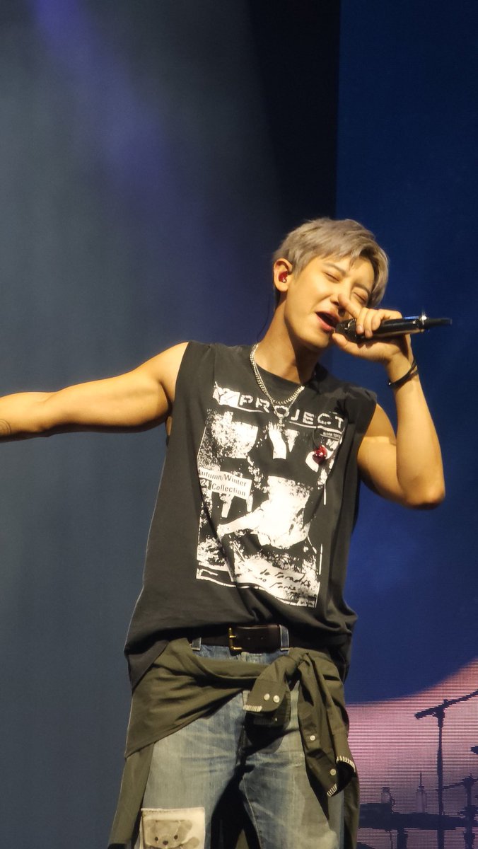 THE GUNS 💪💪💪💪💪💪💪

#CHANYEOL_都市風景_City_scape
#CHANYEOLinMANILA
#CityscapeInMNL <a href="/weareoneEXO/">EXO</a>