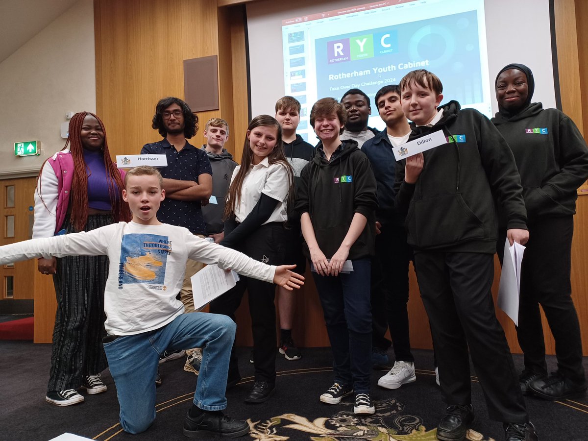 At town Hall, Rotherham youth cabinet had the pleasure of having a Take over day challenge with the Rotherham Council OSMB meeting.
We spoke to RMBC service leads about recommendations to improve health and wellbeing for young people in Rotherham.