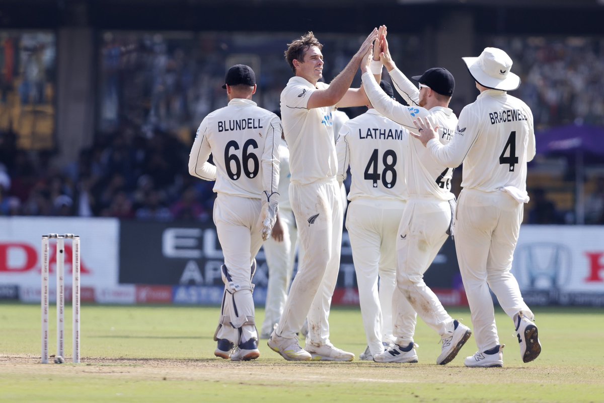 Rohirat26418's tweet photo. Newzealand Back into the game 
#INDvNZ https://t.co/dy06wkVhoR
