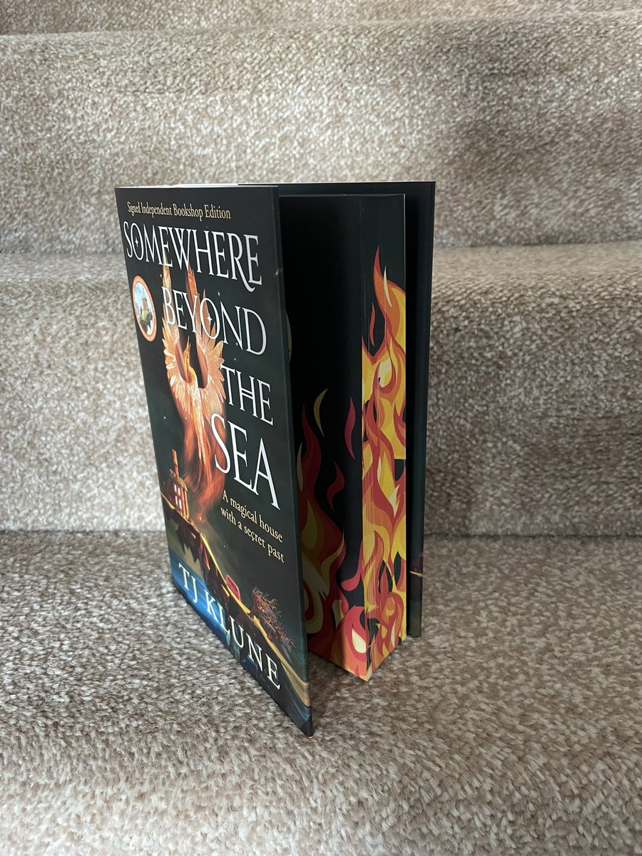 kabrown4's tweet photo. @bertsbooks Somewhere Beyond the Sea by TJ Klune. Been reading it on and off for a month (it has been a hectic crazy quarter for me like Aug/Sept/Oct always is- the book is great, I’m just worn out) Hoping to finish this weekend. https://t.co/wp6b1fOduN