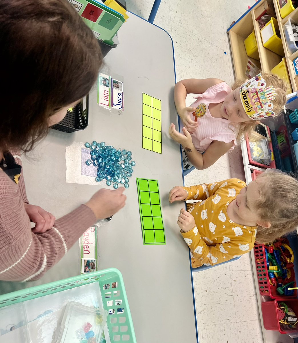 CarlenaSheeran's tweet photo. The #TinyTrojans in Sheri Coolidge’s #HCSPreschool classroom @NorthParkKids used their Ten Frames to count objects with one-to-one correspondence. 👫🏽 #HCSDifferenceMakers #HCSPreschool #MathematicalPractices #TenFrames https://t.co/OVlCoy5aNy