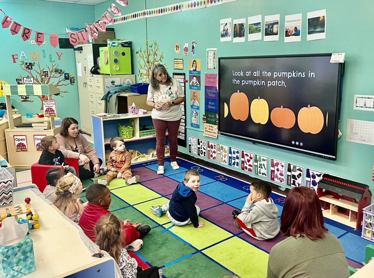 CarlenaSheeran's tweet photo. The #TinyTrojans in Sheri Coolidge’s #HCSPreschool classroom @NorthParkKids used their Ten Frames to count objects with one-to-one correspondence. 👫🏽 #HCSDifferenceMakers #HCSPreschool #MathematicalPractices #TenFrames https://t.co/OVlCoy5aNy