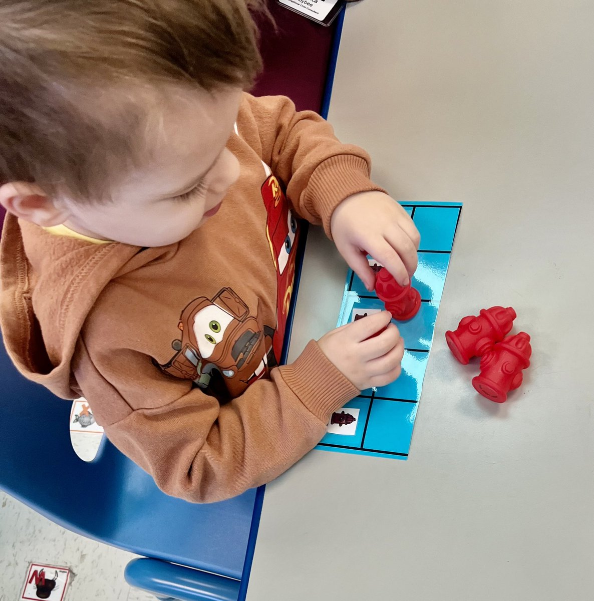 CarlenaSheeran's tweet photo. The #TinyTrojans in Sheri Coolidge’s #HCSPreschool classroom @NorthParkKids used their Ten Frames to count objects with one-to-one correspondence. 👫🏽 #HCSDifferenceMakers #HCSPreschool #MathematicalPractices #TenFrames https://t.co/OVlCoy5aNy