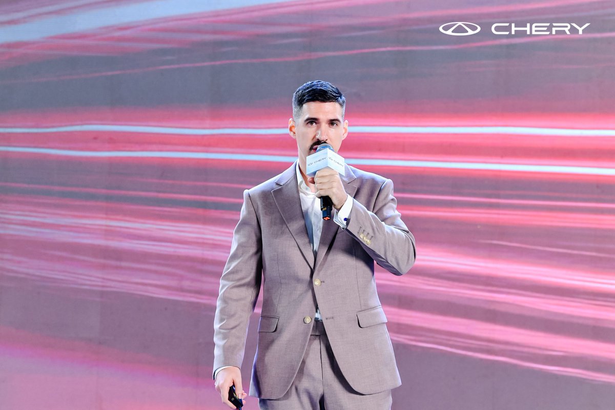 CheryAutoCo's tweet photo. Step into an unforgettable night of innovation and camaraderie! We gathered to celebrate groundbreaking technology and a sustainable future. Feel the vibrant energy in the atmosphere.
#Chery #InternationalUserSummit #ForUsForFuture #AdvancedTechnology #Innovation https://t.co/b8m5ksvik6