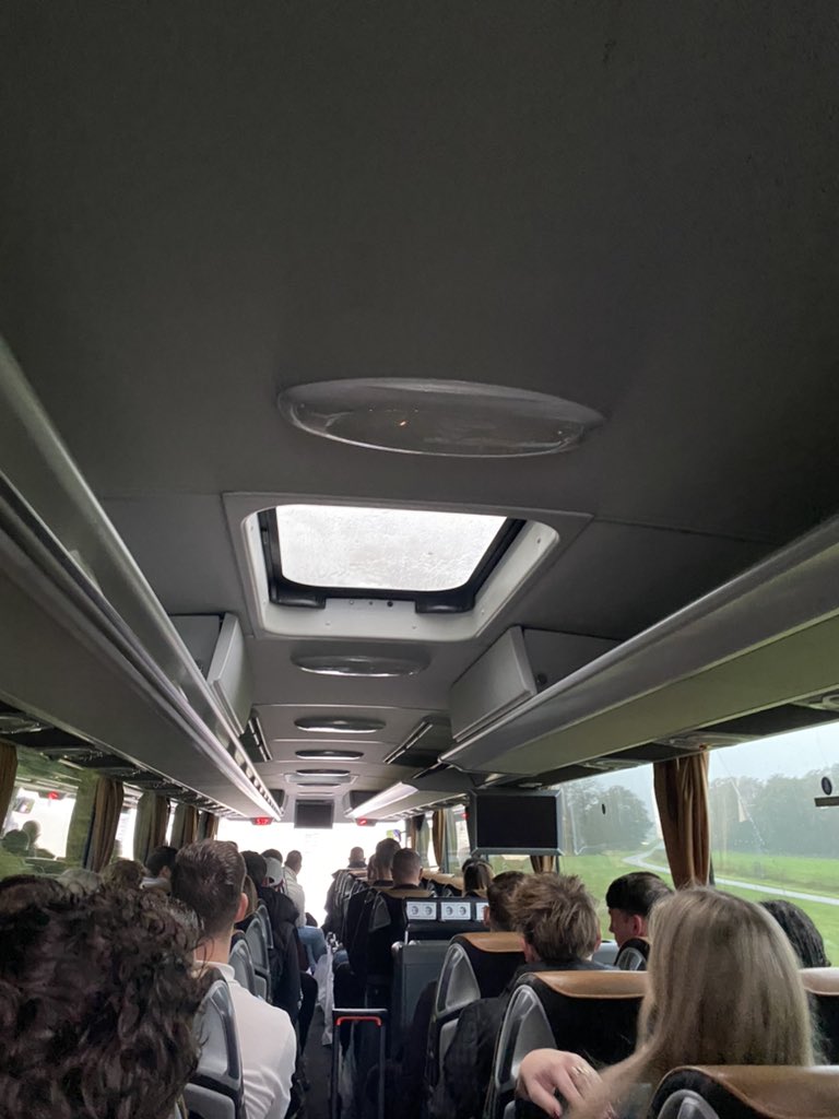 CasperDGS's tweet photo. Zaterdag 4e klasse auswartsspiel 🚌 https://t.co/U1pgTGtnTW