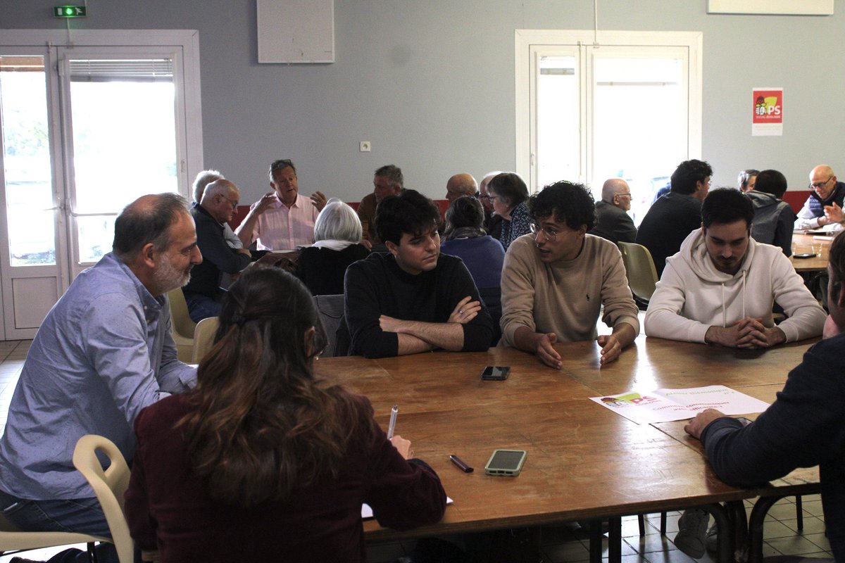 sami_hmissi's tweet photo. Ce matin dans le #PuyDeDôme avec les @JeunesSoc63 pour participer à la réunion des sections de la Limagne à #Chavaroux sur le thème de la lutte contre le RN ! 

Mobilisons, communiquons et surtout portons un projet ancré à gauche, dans tous les territoires, jusqu’à la victoire ! https://t.co/73PV8H35oM