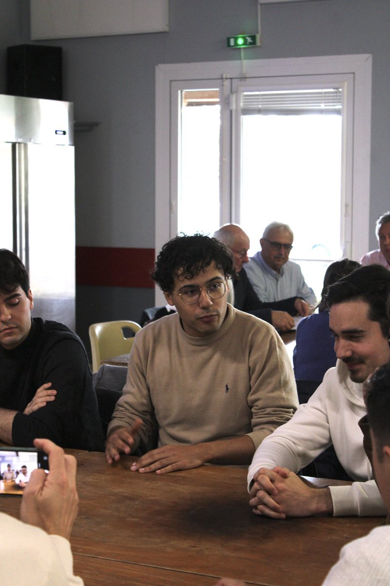 sami_hmissi's tweet photo. Ce matin dans le #PuyDeDôme avec les @JeunesSoc63 pour participer à la réunion des sections de la Limagne à #Chavaroux sur le thème de la lutte contre le RN ! 

Mobilisons, communiquons et surtout portons un projet ancré à gauche, dans tous les territoires, jusqu’à la victoire ! https://t.co/73PV8H35oM