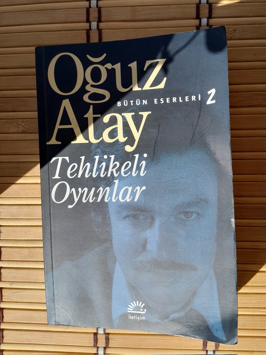 29/50: Oğuz Atay- Tehlikeli Oyunlar 

" İnsan birbirine benzeyen bütün yaşantılarını kesintisiz sürdürmeli albayım; çok uzun bir gün boyunca, hayatının bütün içkilerini içmeli mesela"