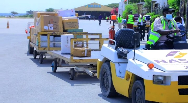 YuusufMawliid's tweet photo. BIG DAY FOR OUR COUNTERY
The national electoral commision of
#Somaliland has received the equipment and computers to implement the #IRIS #BVVS voter verification system for the #elections. This equipment landed today at Hargeisa airport.
#2024elections https://t.co/oQmCfXqO6S