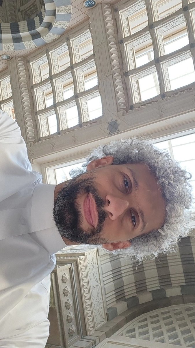 AnasHemaid's tweet photo. تصدق؟ قابلت بالحرم النبوي الشريف محتاج سعودي حقيقي لايملك ريال في جيبه. ماكان الموضوع أي طلب ومجرد حديث مع شخص عابر.
عن أي هم تتحدث ياكاتب وقارئ الرسالة؟
الحمدلله حتى يبلغ الحمد منتهاه. https://t.co/41qMX74XWG