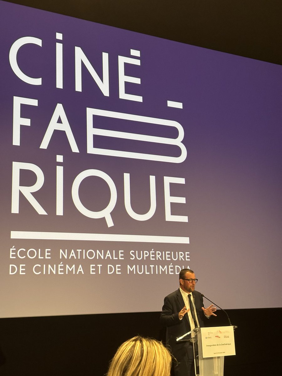 cvansty's tweet photo. Au lendemain de la remise du prix du @FestLumiere quel plaisir d’accueillir @datirachida pour lui présenter la @CineFabrique. Bien plus qu’une école de cinéma une fabrique de fraternité et d’humanité. Et ce n’est pas moi qui le dit ce sont les élèves qui en parlent le mieux ! https://t.co/lyRmXVC86Y
