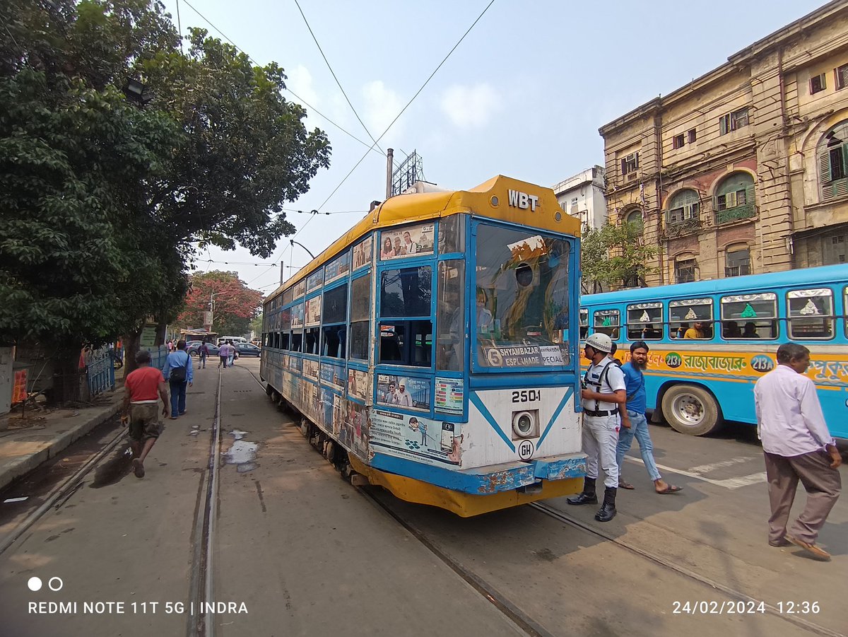 indroneel3012's tweet photo. যানজটের দোহাই দিয়ে দুর্গাপুজোর আগে থাকতেই ট্রাম বন্ধ করে দেওয়া হয়েছিল,কলকাতা পুলিশের নির্দেশ ছিল ১৫ই অক্টোবরের পরে চালু হবে।আজ ১৯শে অক্টোবর,তবুও ট্রাম পরিষেবা চালু হলোনা।কি কারণে ট্রাম চলাচল বন্ধ রয়েছে জানতে চায় কলকাতাবাসী ? ? @SnehasisAITC @Snehasi26744402 @saumitra_mohan https://t.co/HEUZP2jeLn