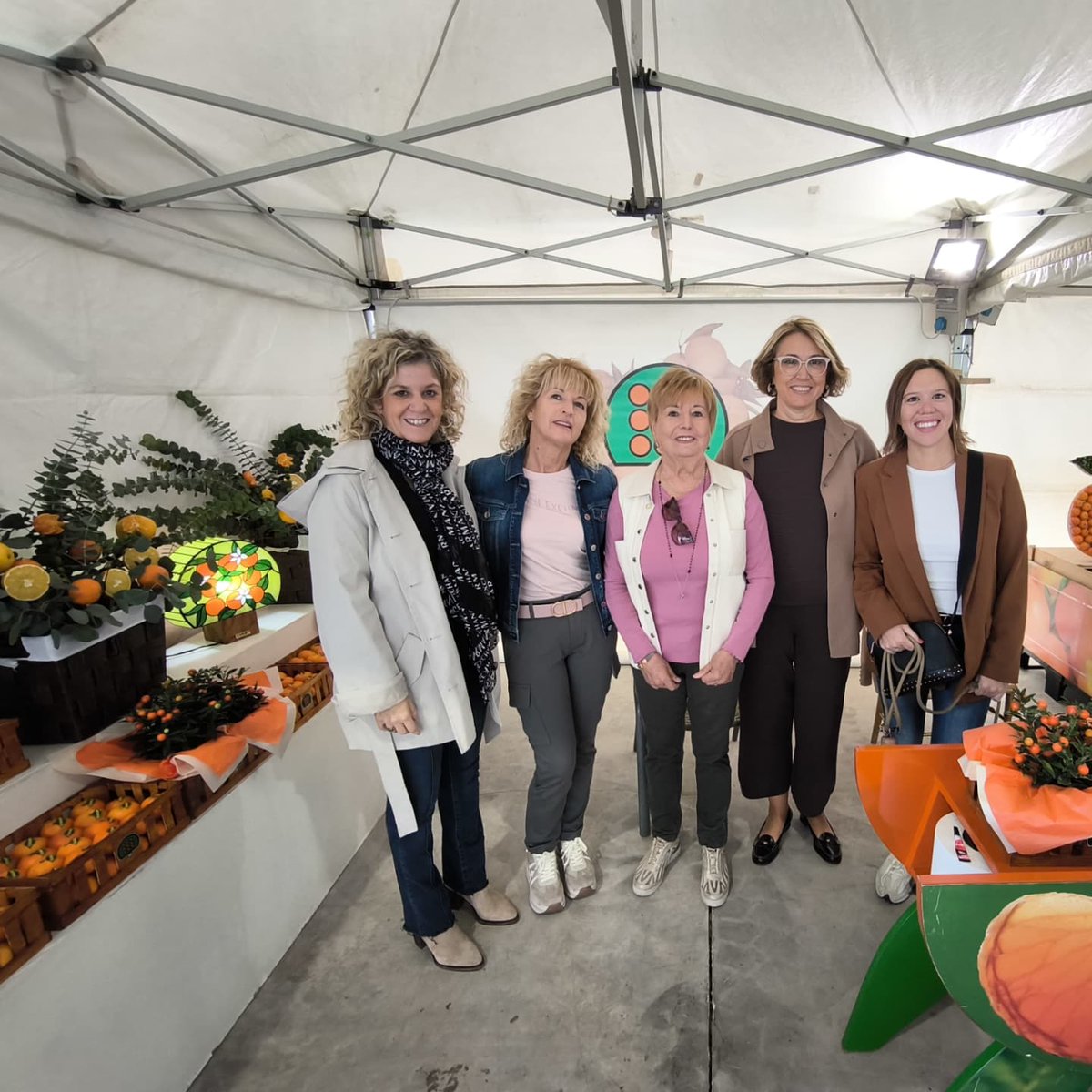 meritxellroige's tweet photo. Inauguració de la XIV Fira de la Clementina de #Bitem . No us perdeu la fira amb tot que us han preparat des de la @emdbitem , amb paradetes i activitats i amb les millors clementines del món 🍊. Bona feina @DomenechMauri i equip https://t.co/LRf4kZT9A1