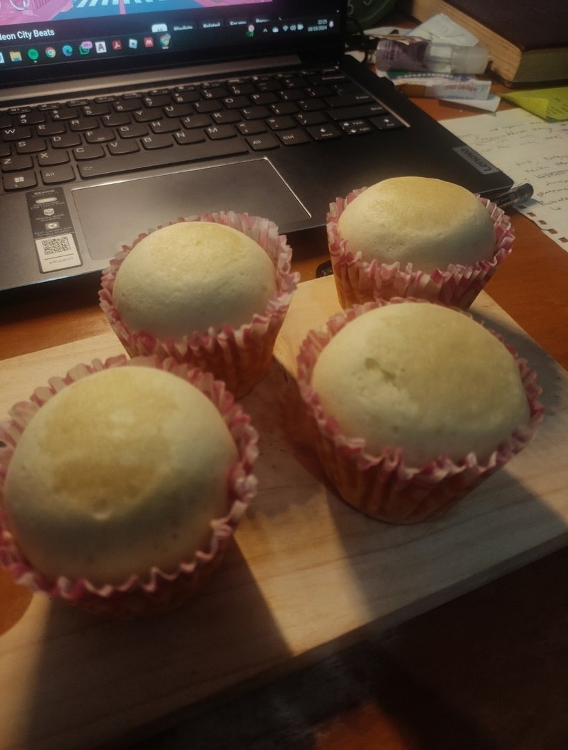 AthifaOnline's tweet photo. Yang mau cupcake sini ke kosan https://t.co/GZakCKn2uW