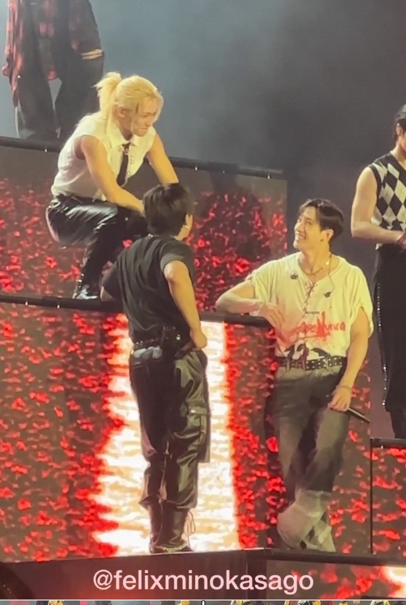 chanlixthing's tweet photo. chan gazing at felix during lonely st again 🥹https://t.co/tQFcza2XJS