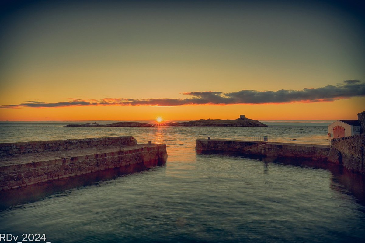 Sunrise, Dalkey Island 

#dalkeyisland #Dalkey #Dublin #sunrise #sunrisephoto #NatureBeauty #NatureLover #visitdublin #DublinIreland

<a href="/LoveSouthDublin/">Love South Dublin</a> <a href="/OldDublinTown/">Old DublinTown. com</a> <a href="/PhotosOfDublin/">Photos of Dublin</a> <a href="/VisitDublin/">Visit Dublin</a> <a href="/dalkeybookfest/">Dalkey Book Festival</a> <a href="/ThePhotoHour/">#ThePhotoHour</a>