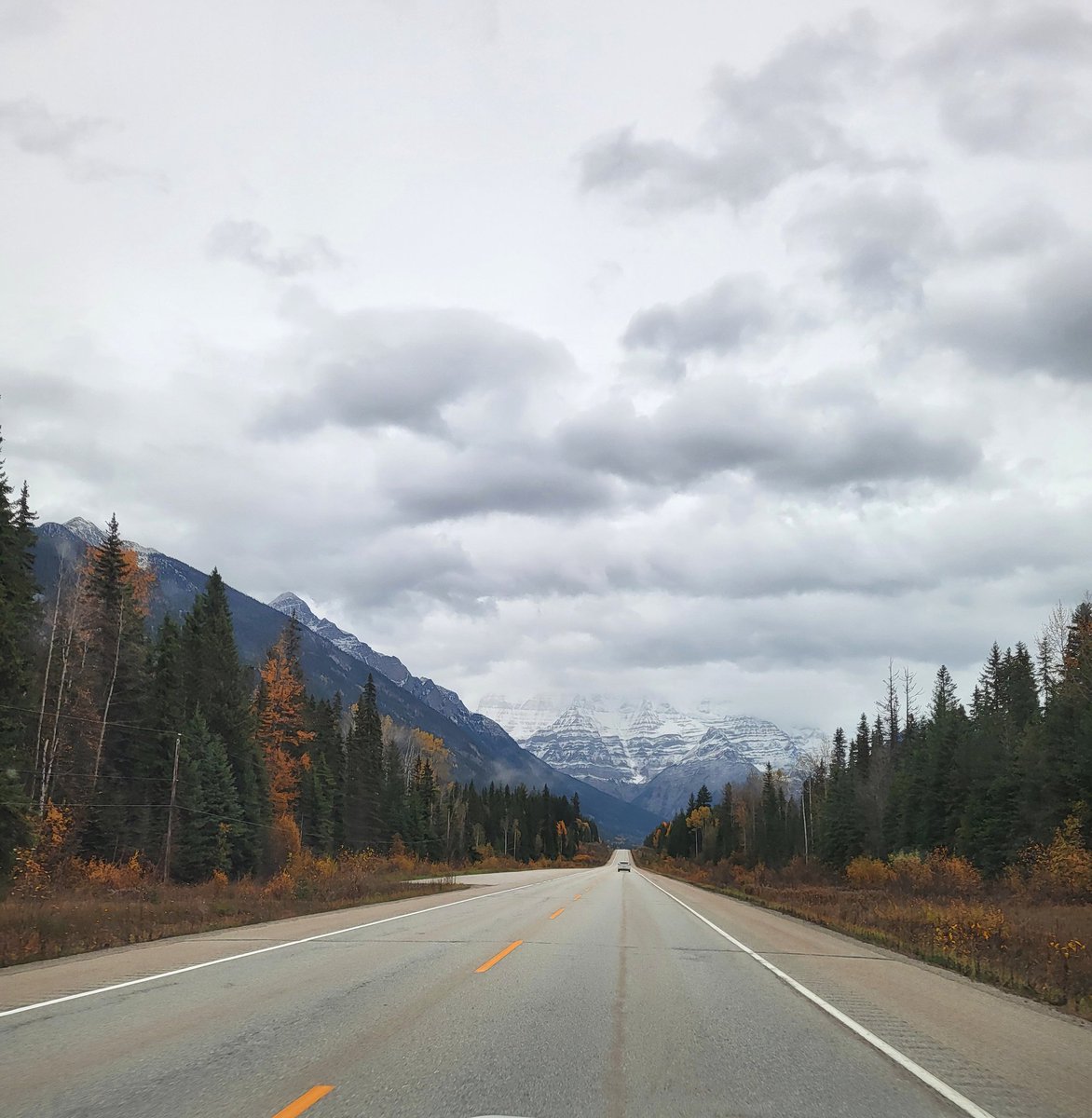 Morning drive home from our #valemountlodge project for #cmhhelisking with #scottbuilders