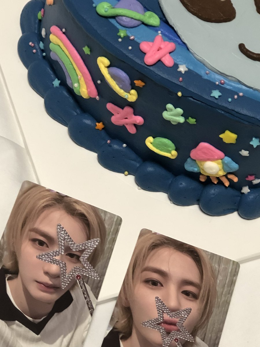 naranextd00r's tweet photo. 🛸 ᴛᴏ ᴍʏ ᴀʟɪᴇɴ ʙᴏʏ

심심했던 내 행성에 불시착한 외계인 이한아
덕분에 매일이 즐거워 

너의 별에서 놀다 언제든 찾아올 수 있게 여기서 늘 반짝일게 

생일 축하해 
네가 유영하는 우주의 크기만큼 사랑해 👽

#안녕_이한이_생일이에요
#Happy21Day 
#お誕生日おめでとうイハンの瞳に乾杯 https://t.co/Q8v8KXfe3Q