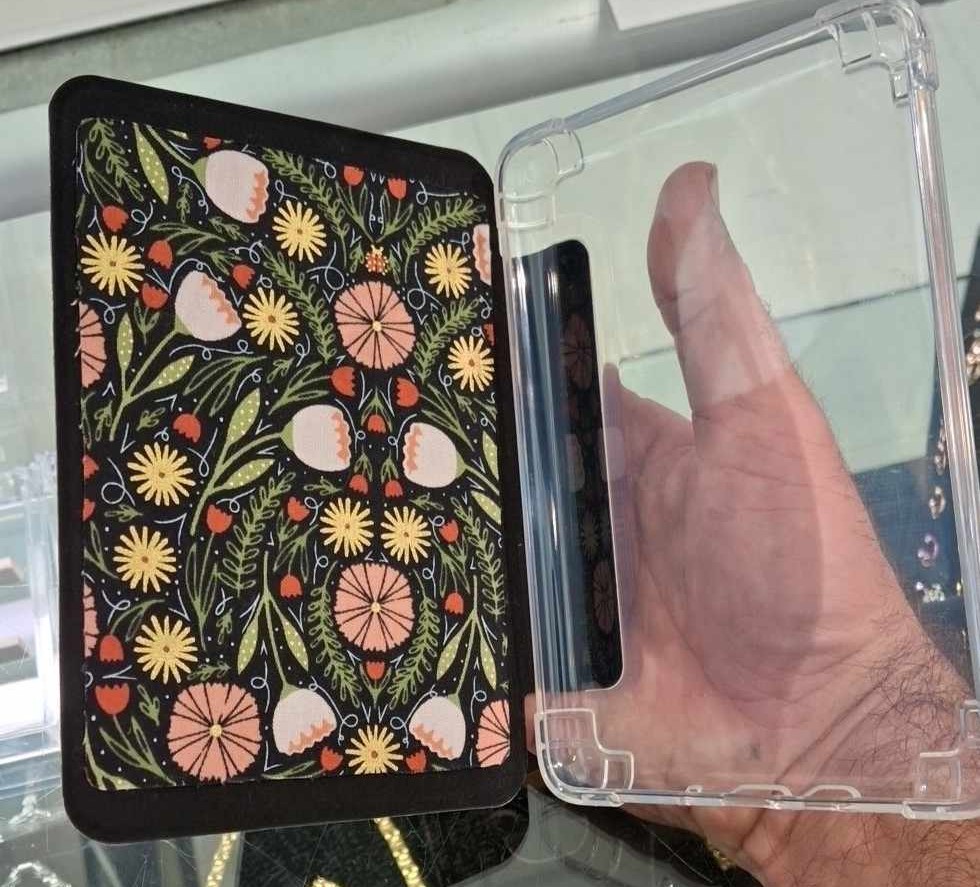 programmer1200's tweet image. Took the time to customize my Kindle case , all it took was a nice piece of fabric, a 50 cent file for a backer and some super glue and a pair of scissors #diy