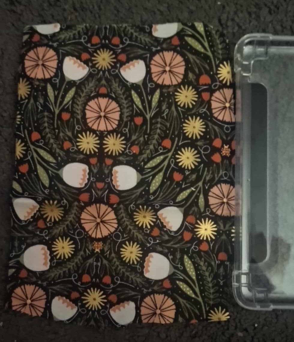 programmer1200's tweet image. Took the time to customize my Kindle case , all it took was a nice piece of fabric, a 50 cent file for a backer and some super glue and a pair of scissors #diy