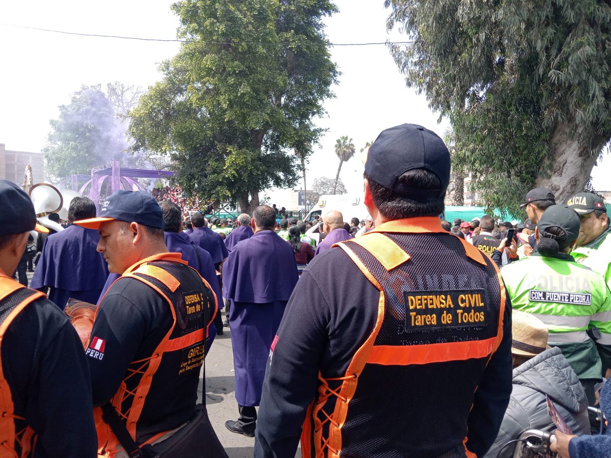 indeciperu's tweet photo. 📢 Personal del #GIRED del #INDECI, en coordinación con la @MuniLima , está presente en el tercer recorrido del #SeñordelosMilagros 💜  para brindar apoyo ante posibles emergencias durante el recorrido. https://t.co/Cv6YjLwT5f