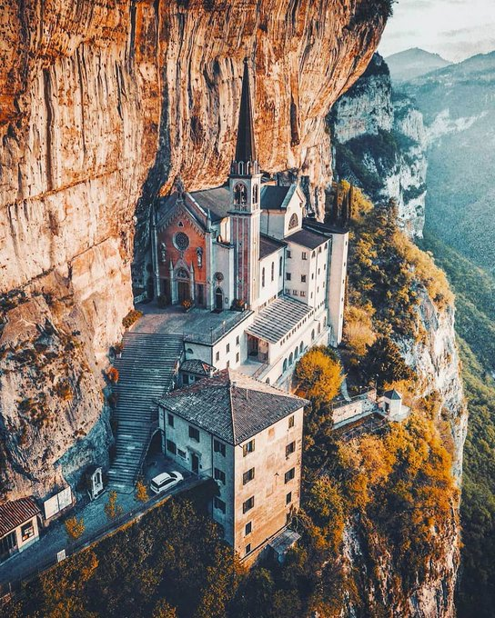 CultureExploreX's tweet photo. 7. Santuario della Madonna della Corona, Veneto (1530) https://t.co/EXBjPZhksN