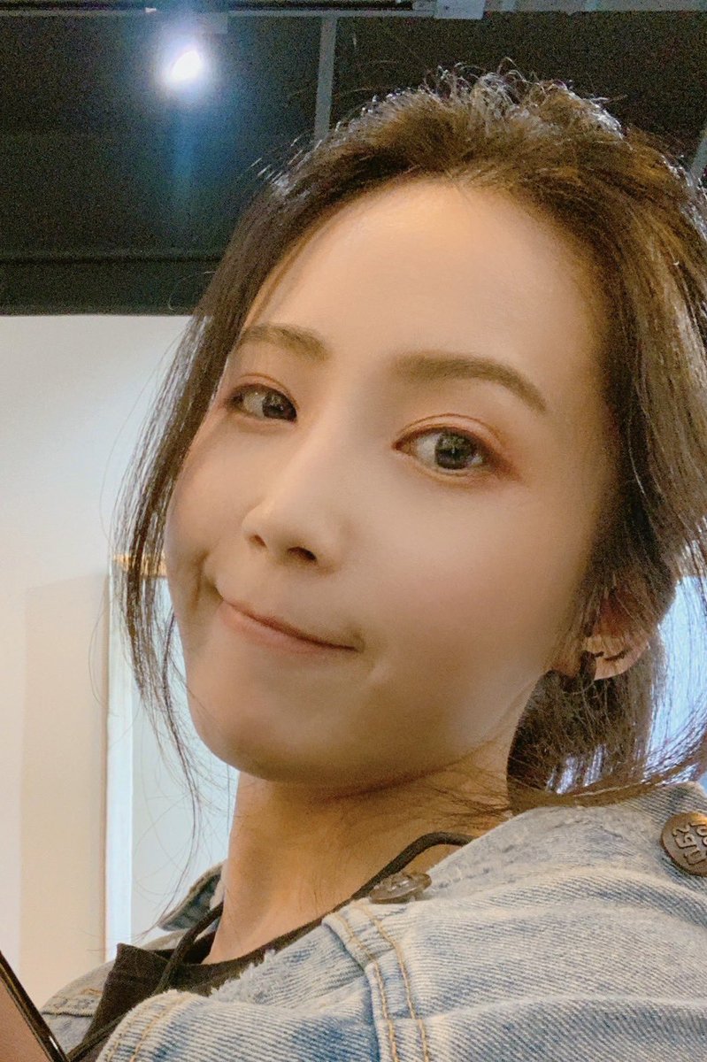 怎麼覺得我表情有點僵😂 https://t.co/Nzg1l6WijK